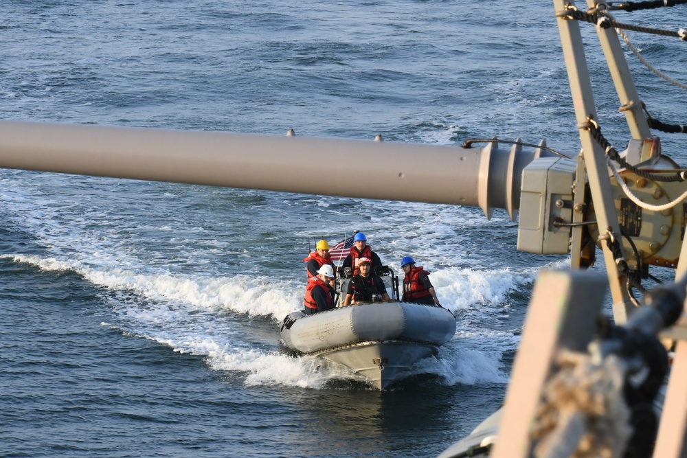 USS Mason (DDG 87) Participates in Small Boat Training During COMPTUEX