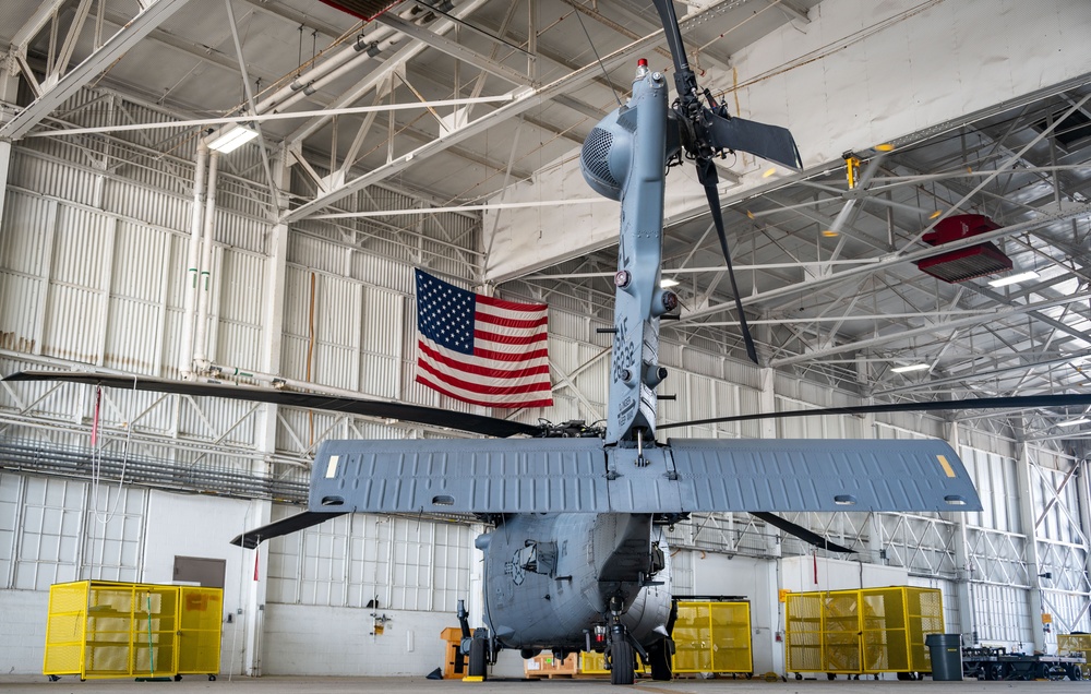 Rescue maintainers perform Pave Hawk repairs