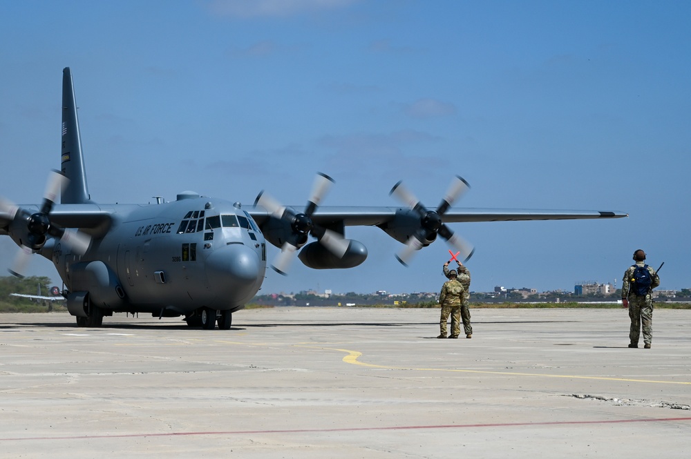 Reserve pilots fly to El Pato Air Base, Peru, to prep for refuel training