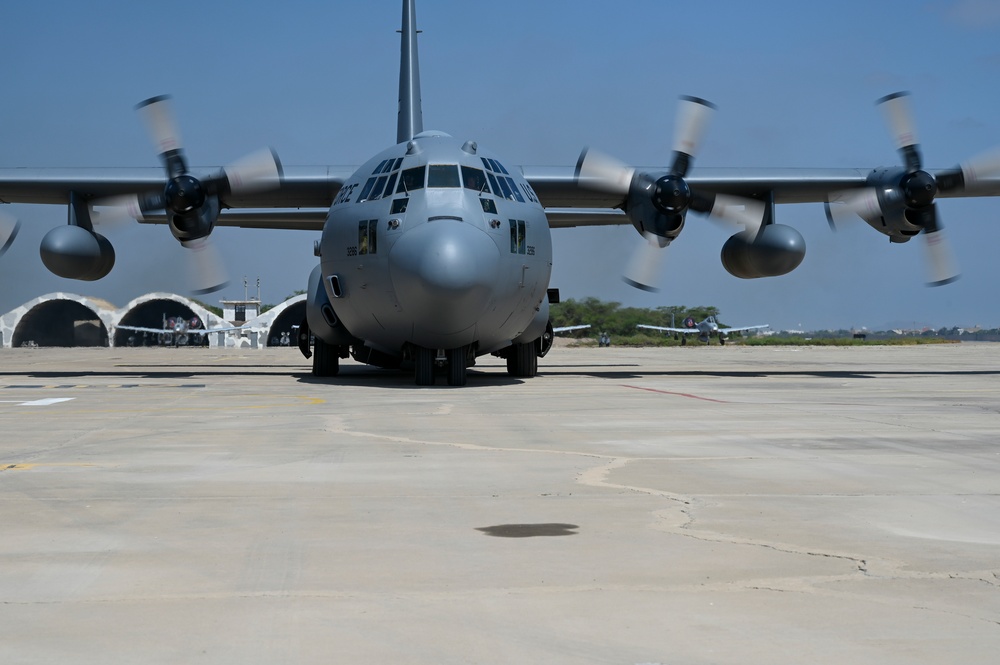 Reserve pilots fly to El Pato Air Base, Peru, to prep for refuel training