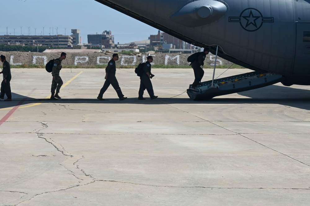 Reserve pilots fly to El Pato Air Base, Peru, to prep for refuel training