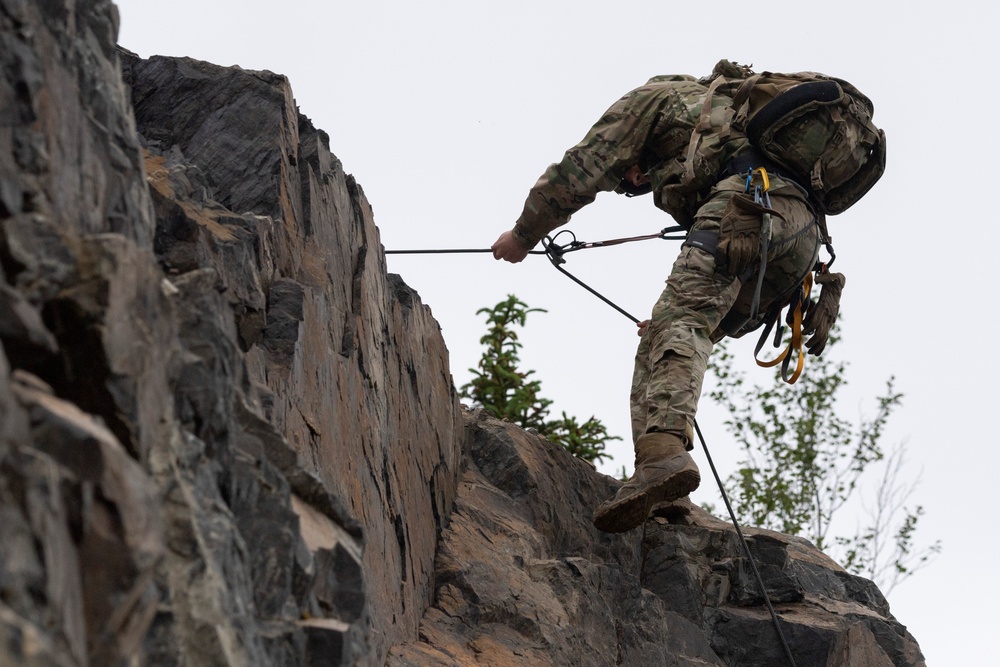 3rd ASOS special warfare Airmen hone mountaineering skills in Alaska
