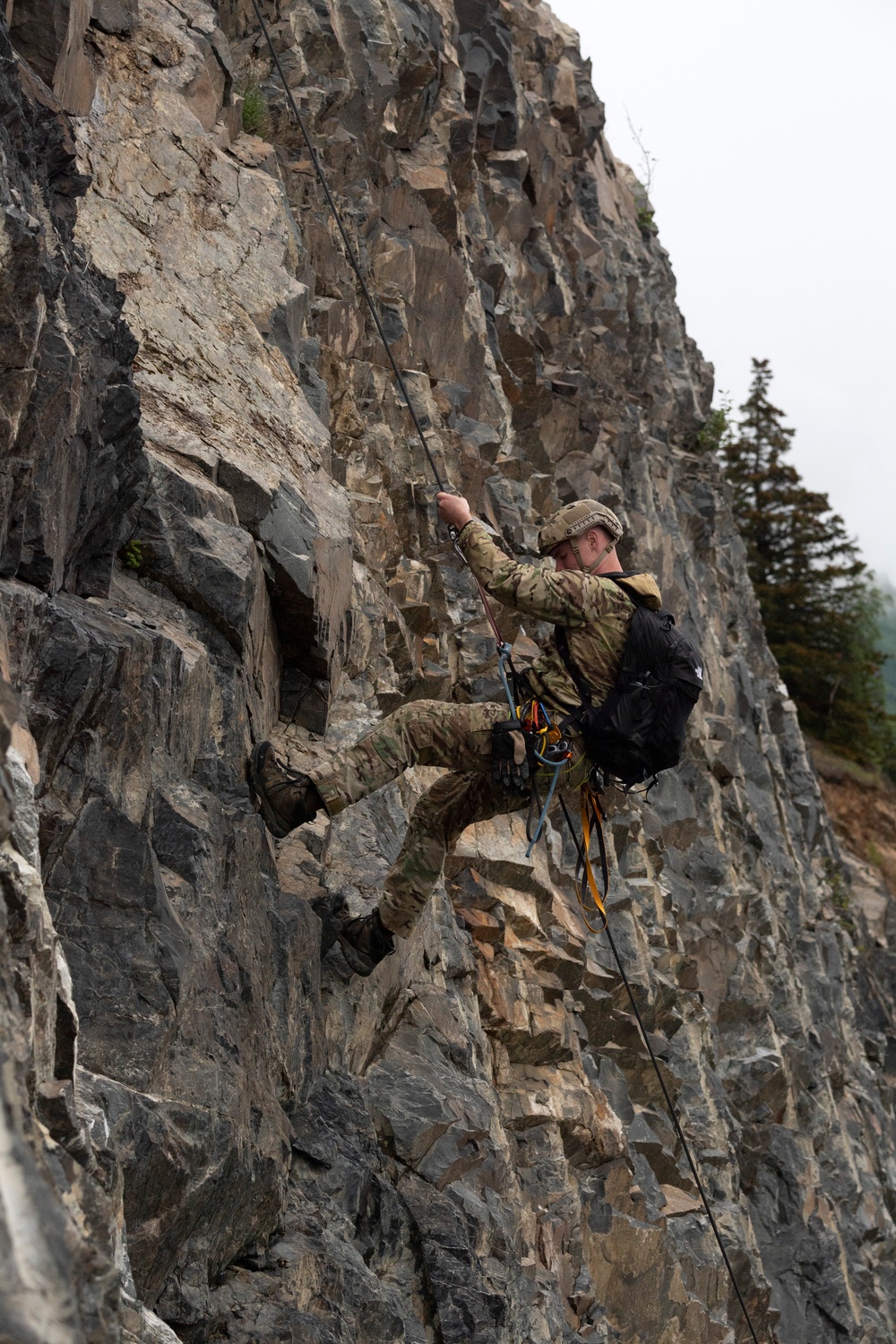 3rd ASOS special warfare Airmen hone mountaineering skills in Alaska