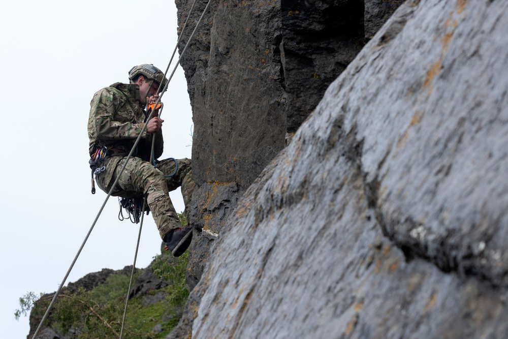 3rd ASOS special warfare Airmen hone mountaineering skills in Alaska