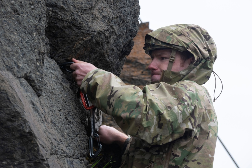 3rd ASOS special warfare Airmen hone mountaineering skills in Alaska