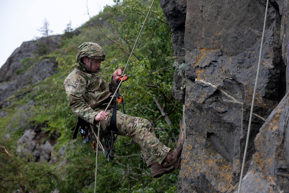 3rd ASOS special warfare Airmen hone mountaineering skills in Alaska