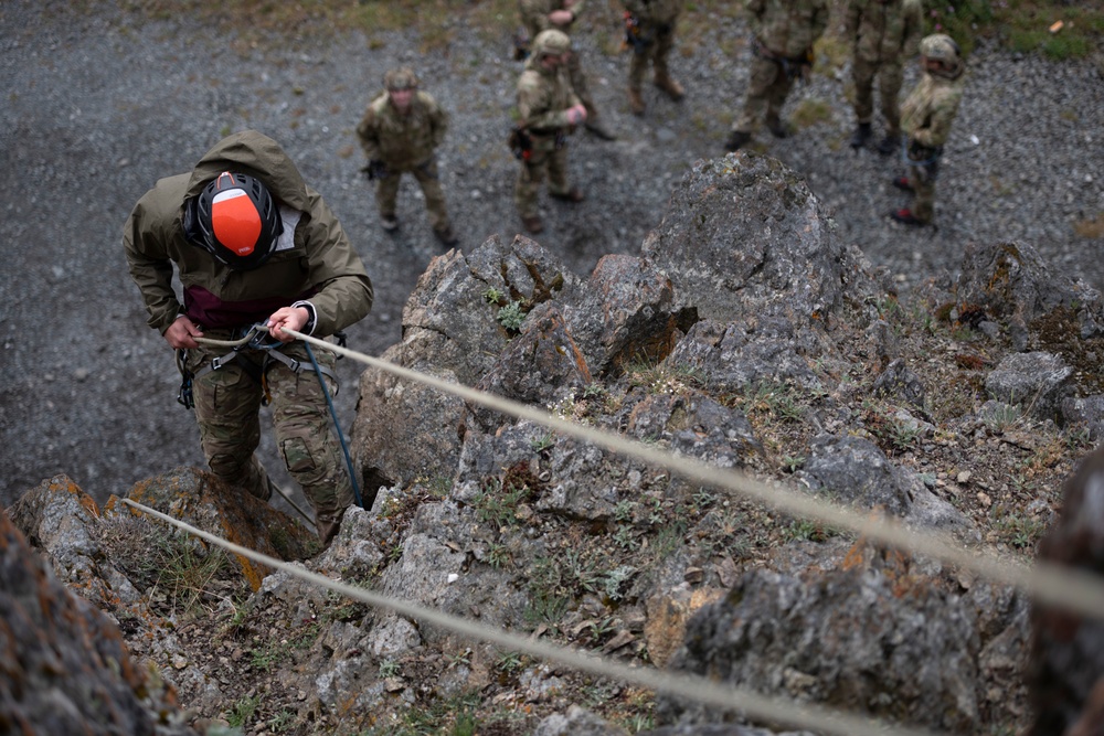 3rd ASOS special warfare Airmen hone mountaineering skills in Alaska