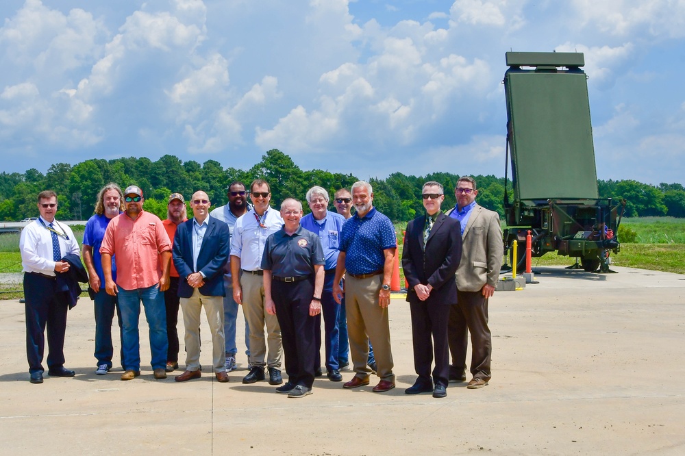 Program Executive Officer Land Systems, Stephen Bowdren, SES, visits NSWCDD