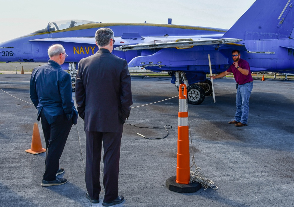 Program Executive Officer Land Systems, Stephen Bowdren, SES, visits NSWCDD