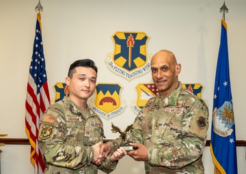 Lt. Gen. Robinson visits Randolph Air Force Base