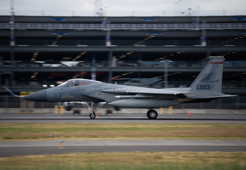 123rd FS conducts DACT with 194th FS and the U.S. Navy's VFA-136