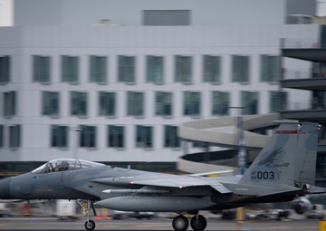 123rd FS conducts DACT with 194th FS and the U.S. Navy's VFA-136