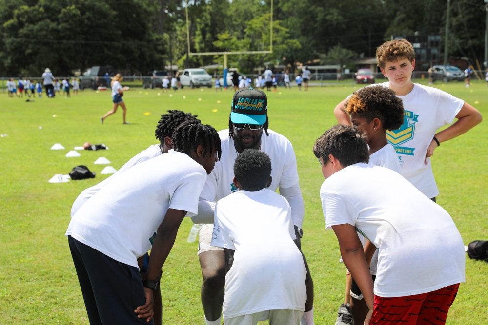 NFL Player Devin LLoyd hosts youth football camp on Fort Stewart