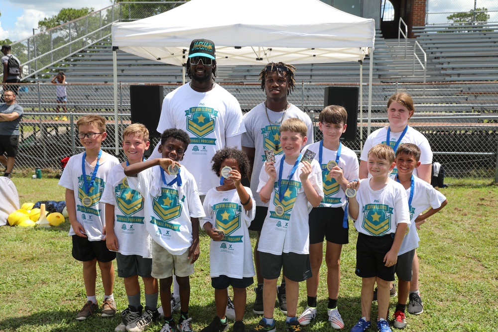 NFL Player Devin LLoyd hosts youth football camp on Fort Stewart