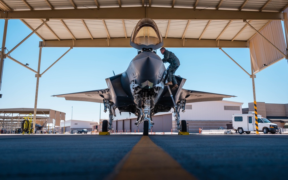 Luke AFB supports Air Guard F-35 Training