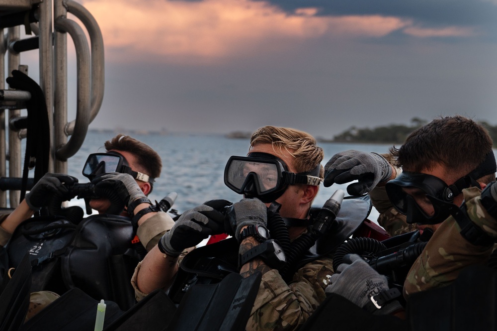 Dive Students Practice Covert Infiltration