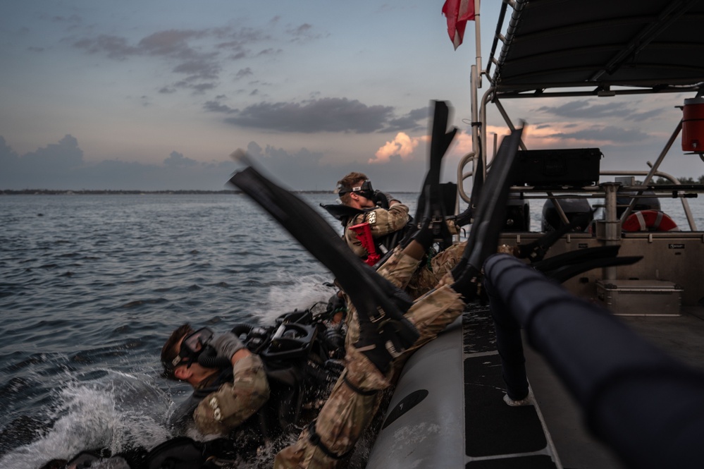 Dive Students Practice Covert Infiltration