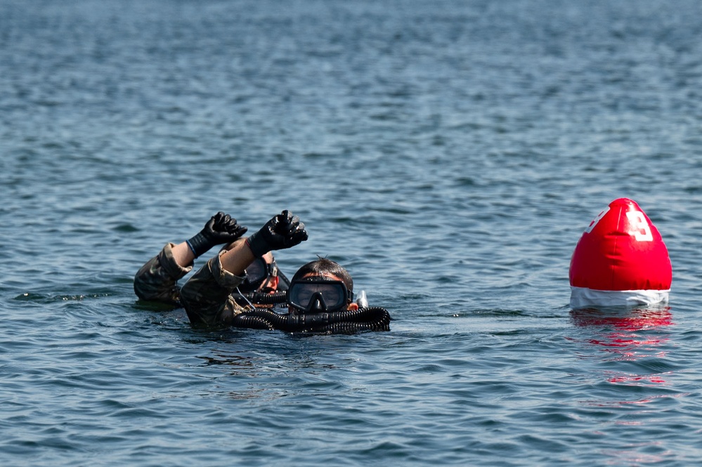 Dive Students Practice Covert Infill