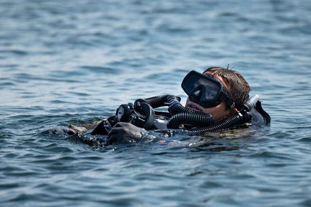 Dive Students Practice Covert Infill