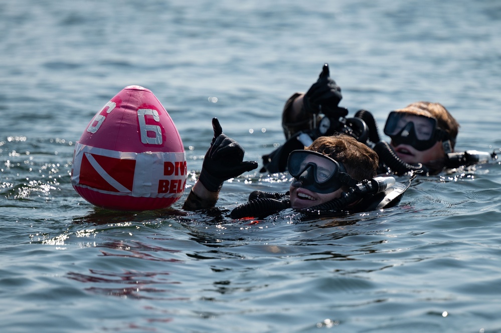 Dive Students Practice Covert Infill