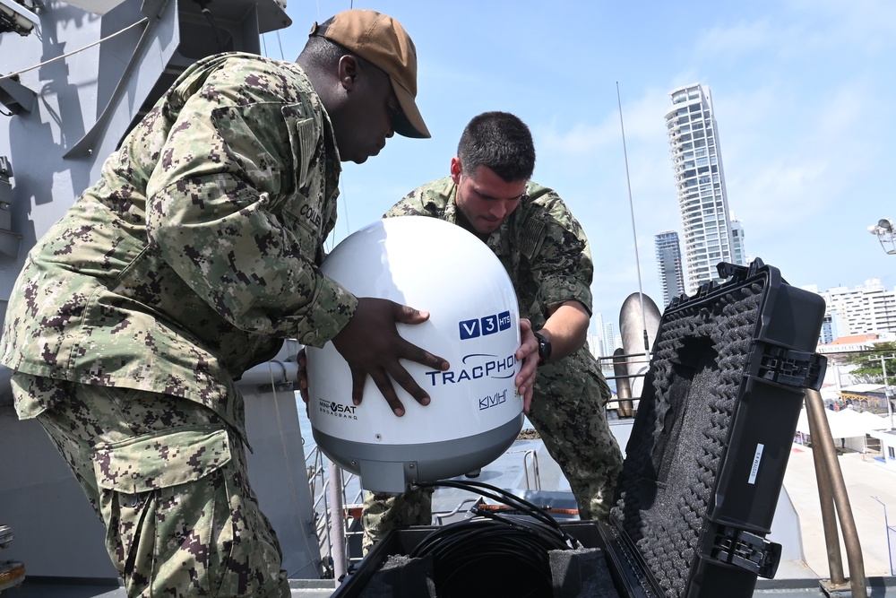 U.S. Navy Sailors Work With Colombian Sailors