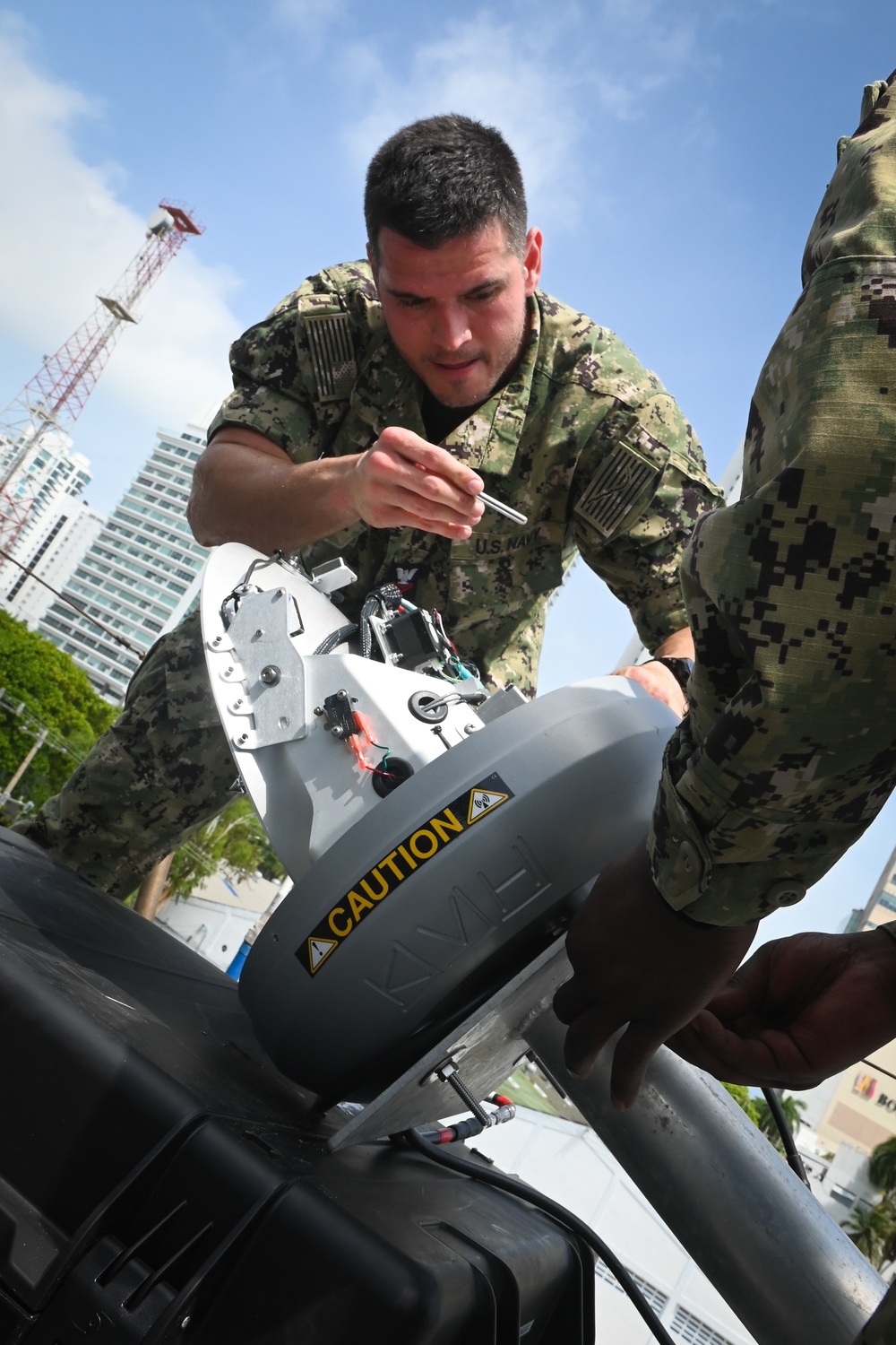 U.S. Sailors Work With Colombian Sailors