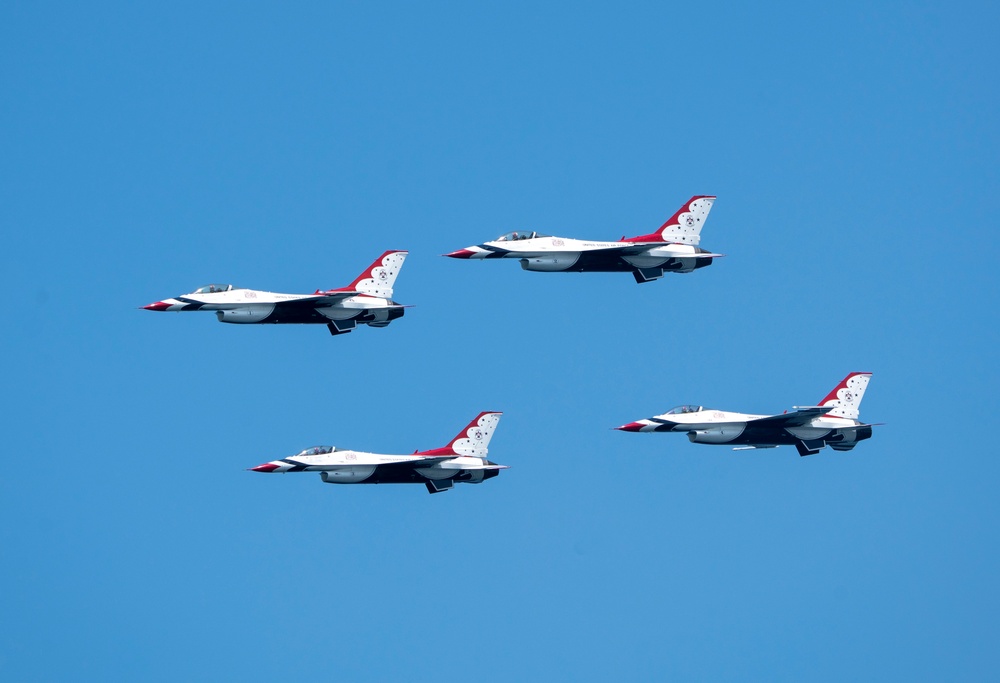 Thunderbirds perform at National Cherry Festival