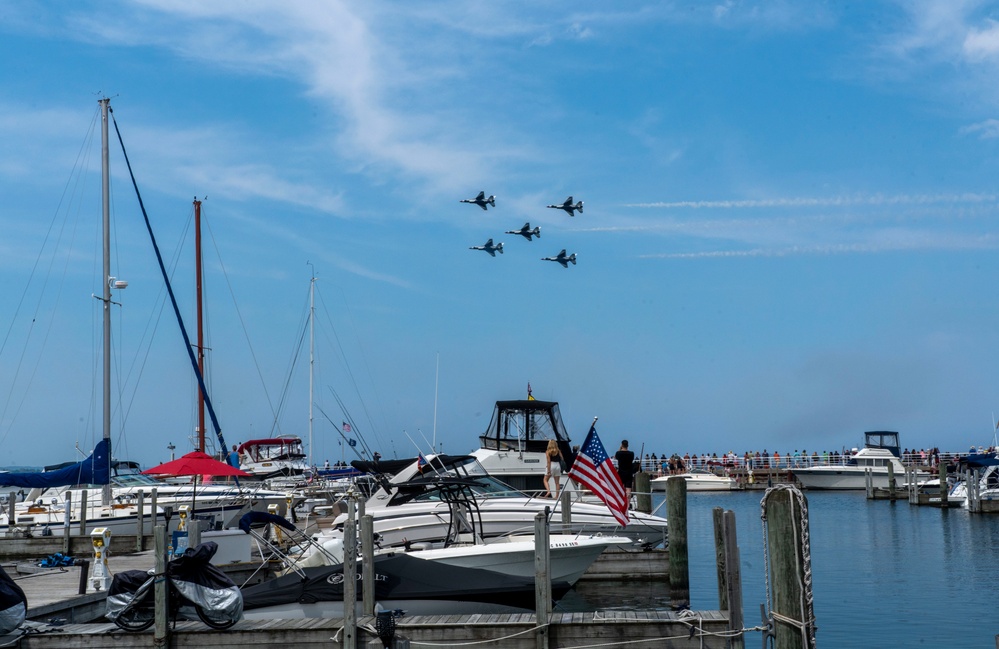 Thunderbirds perform at National Cherry Festival