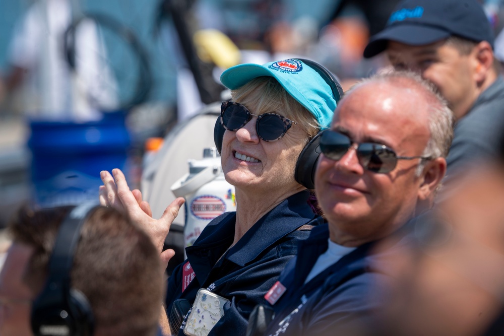 Thunderbirds perform at National Cherry Festival