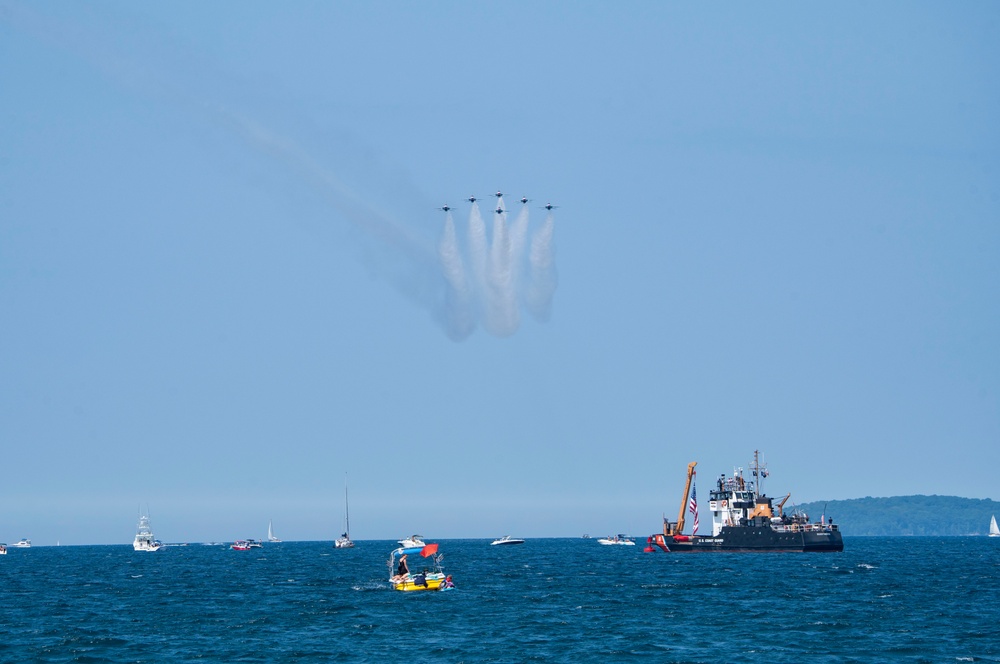 Thunderbirds perform at National Cherry Festival