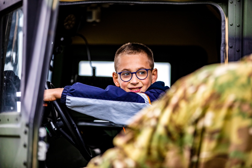 Paratroopers Spend Afternoon with Orphans