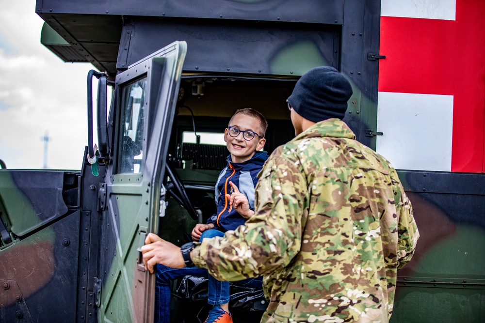 Paratroopers Spend Afternoon with Orphans