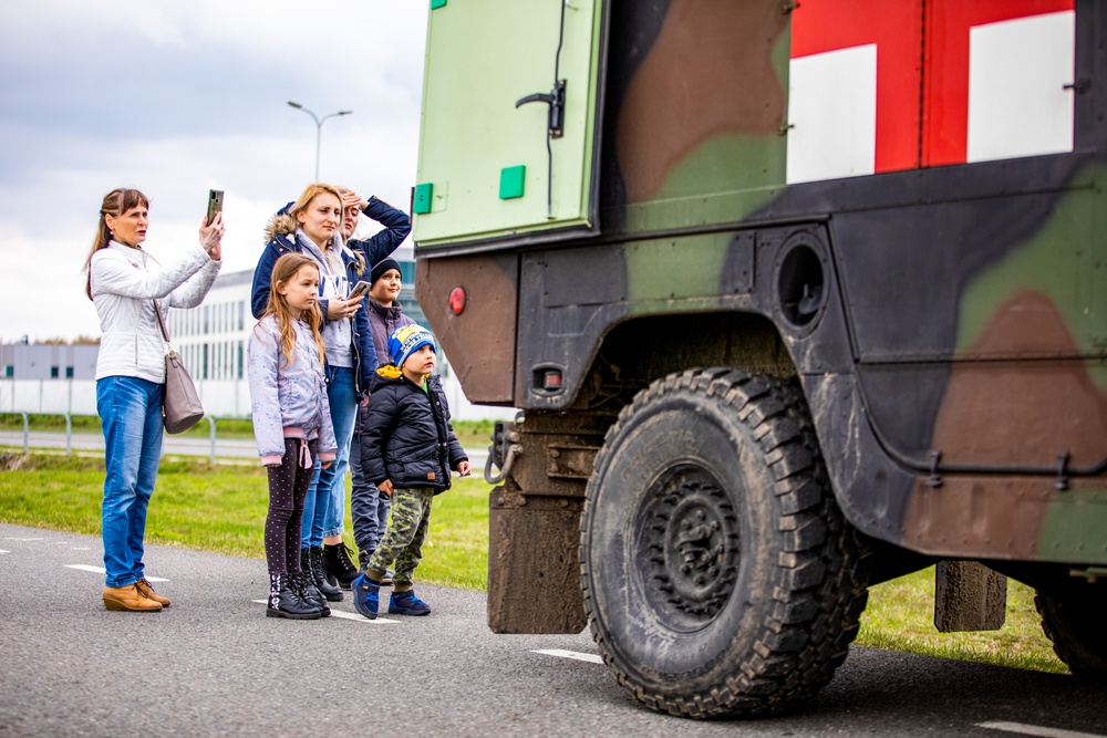 Paratroopers Spend Afternoon with Orphans