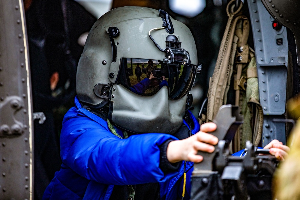 Paratroopers Spend Afternoon with Orphans