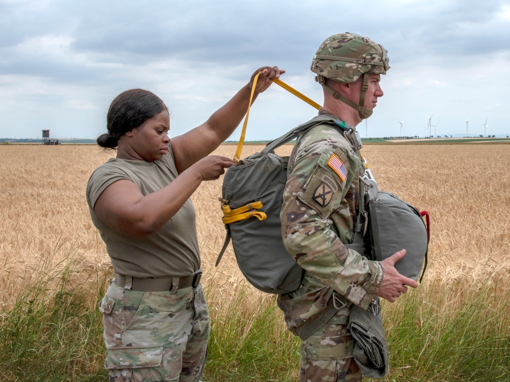 5th Quartermaster Theater Aerial Delivery Company conducts a CH-47 Chinook Airborne Operation