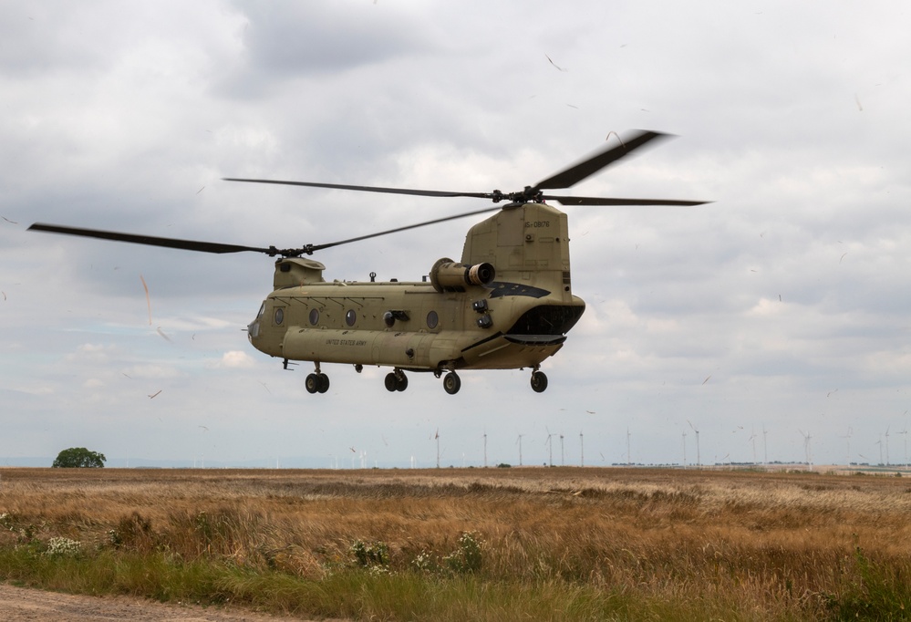 5th Quartermaster Theater Aerial Delivery Company conducts a CH-47 Chinook Airborne Operation