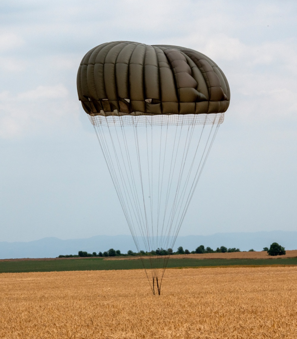 5th Quartermaster Theater Aerial Delivery Company conducts a CH-47 Chinook Airborne Operation