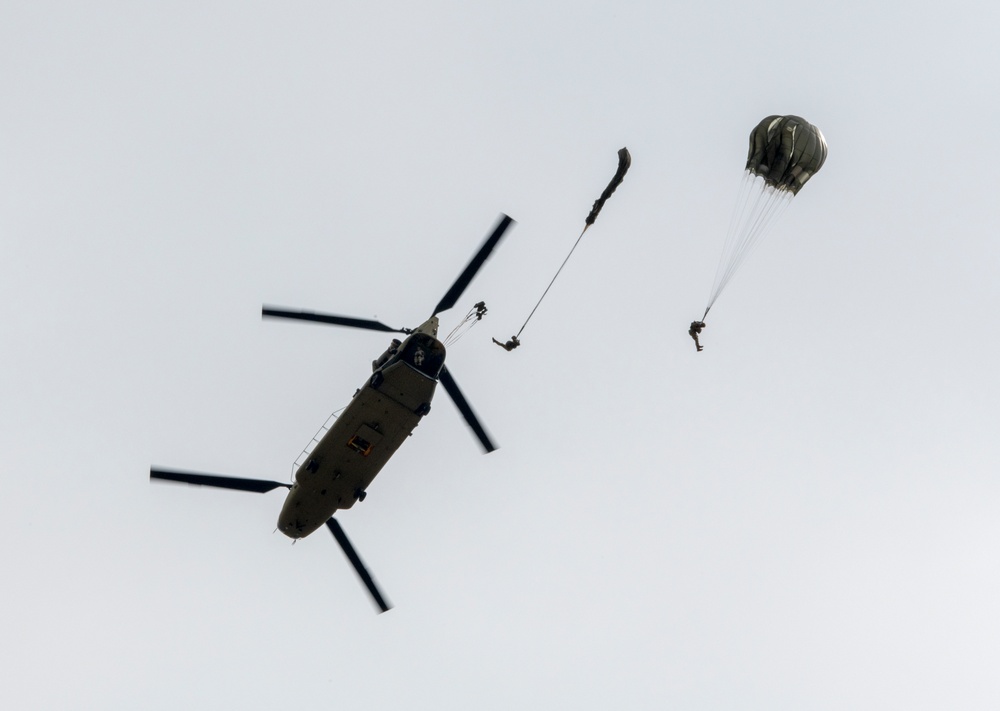 5th Quartermaster Theater Aerial Delivery Company conducts a CH-47 Chinook Airborne Operation