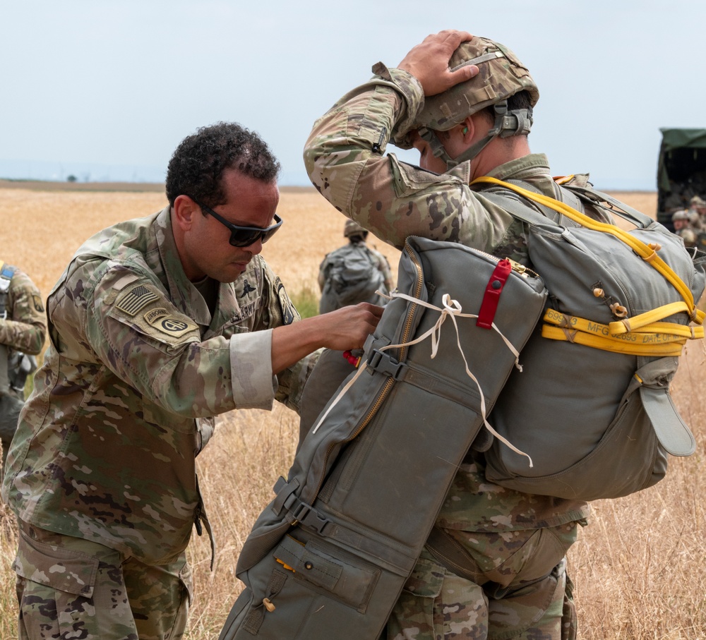 5th Quartermaster Theater Aerial Delivery Company conducts a CH-47 Chinook Airborne Operation