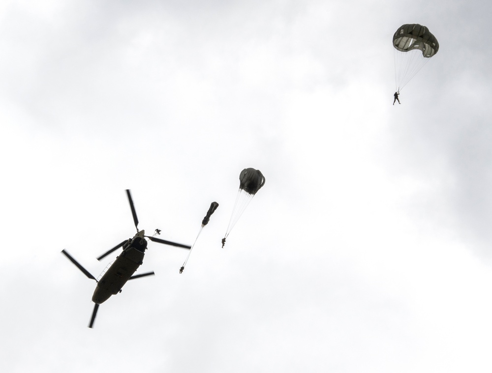 5th Quartermaster Theater Aerial Delivery Company conducts a CH-47 Chinook Airborne Operation