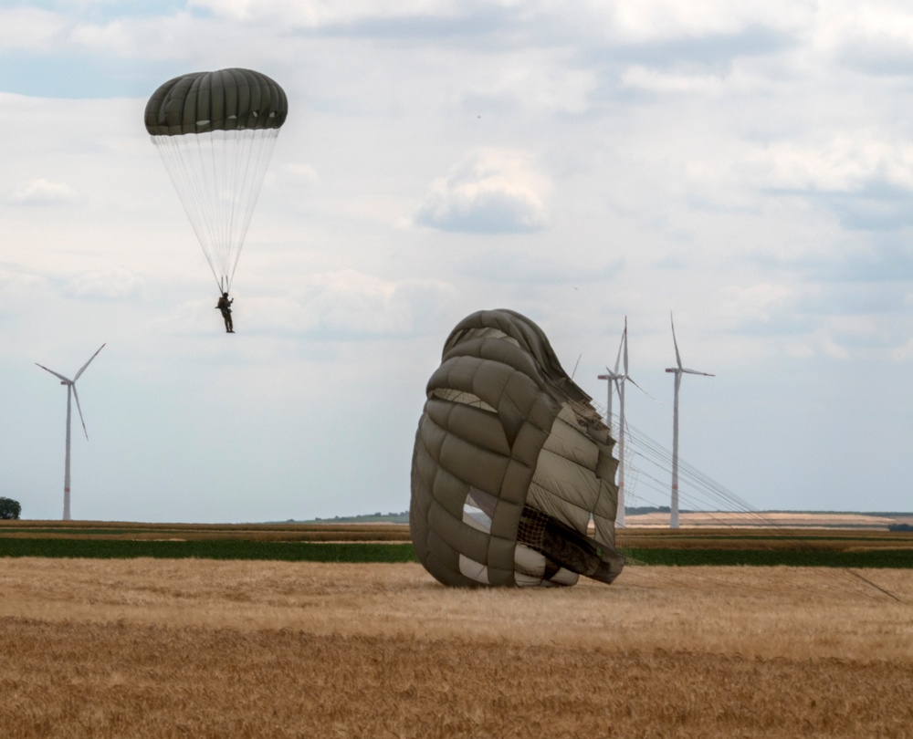 5th Quartermaster Theater Aerial Delivery Company conducts a CH-47 Chinook Airborne Operation