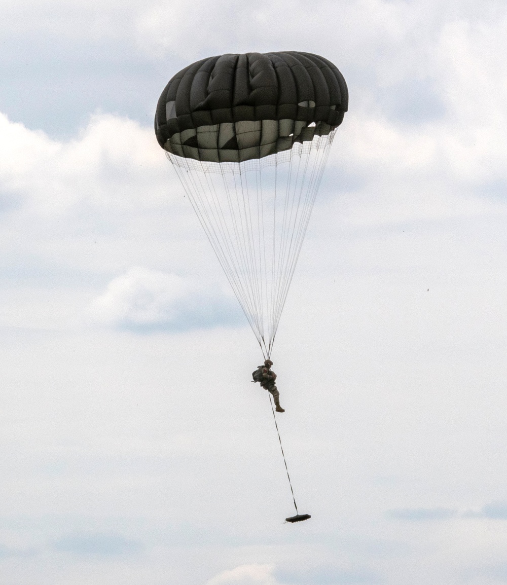 5th Quartermaster Theater Aerial Delivery Company conducts a CH-47 Chinook Airborne Operation