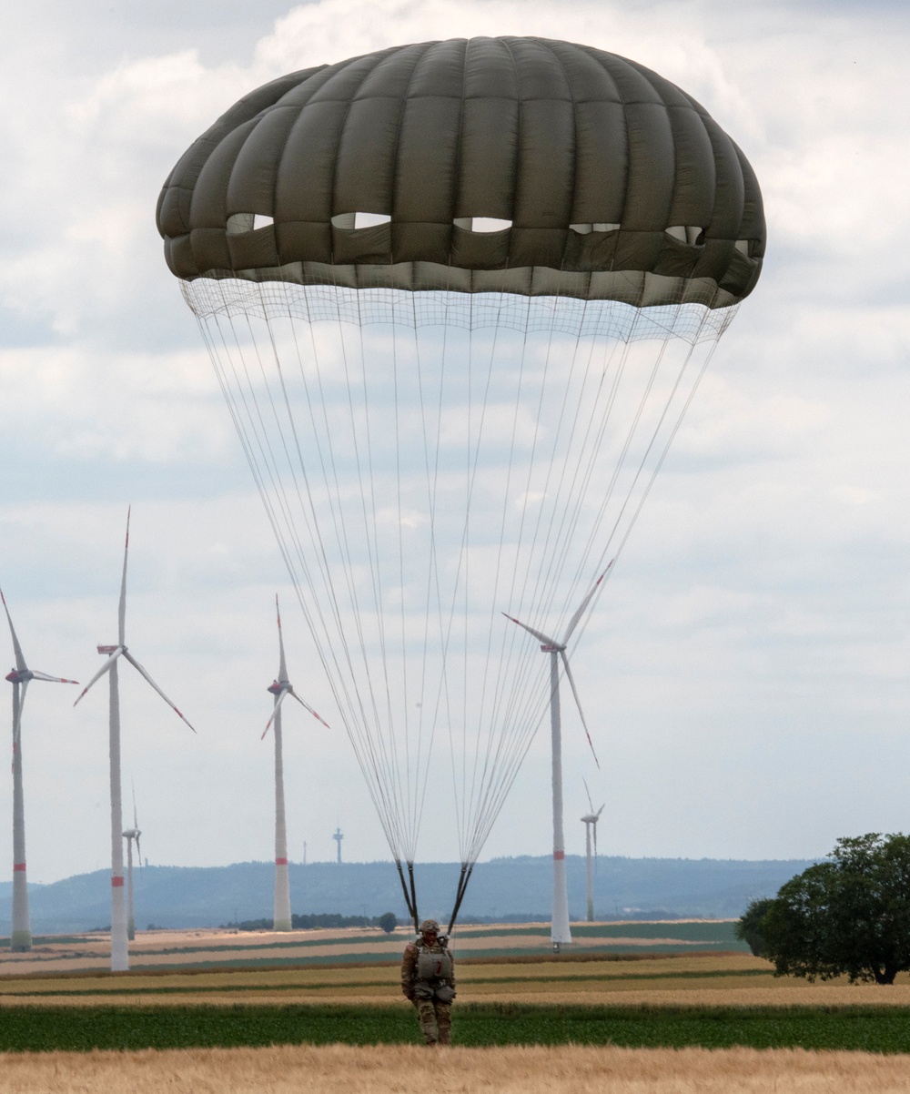 5th Quartermaster Theater Aerial Delivery Company conducts a CH-47 Chinook Airborne Operation