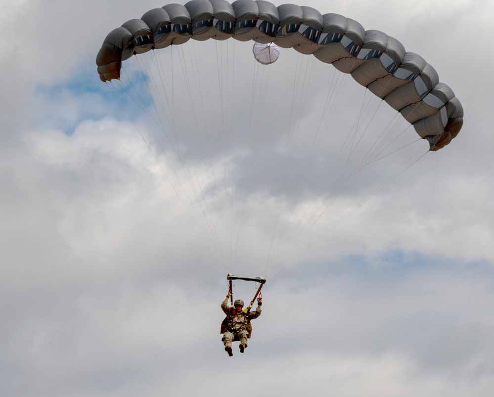 5th Quartermaster Theater Aerial Delivery Company conducts a CH-47 Chinook Airborne Operation