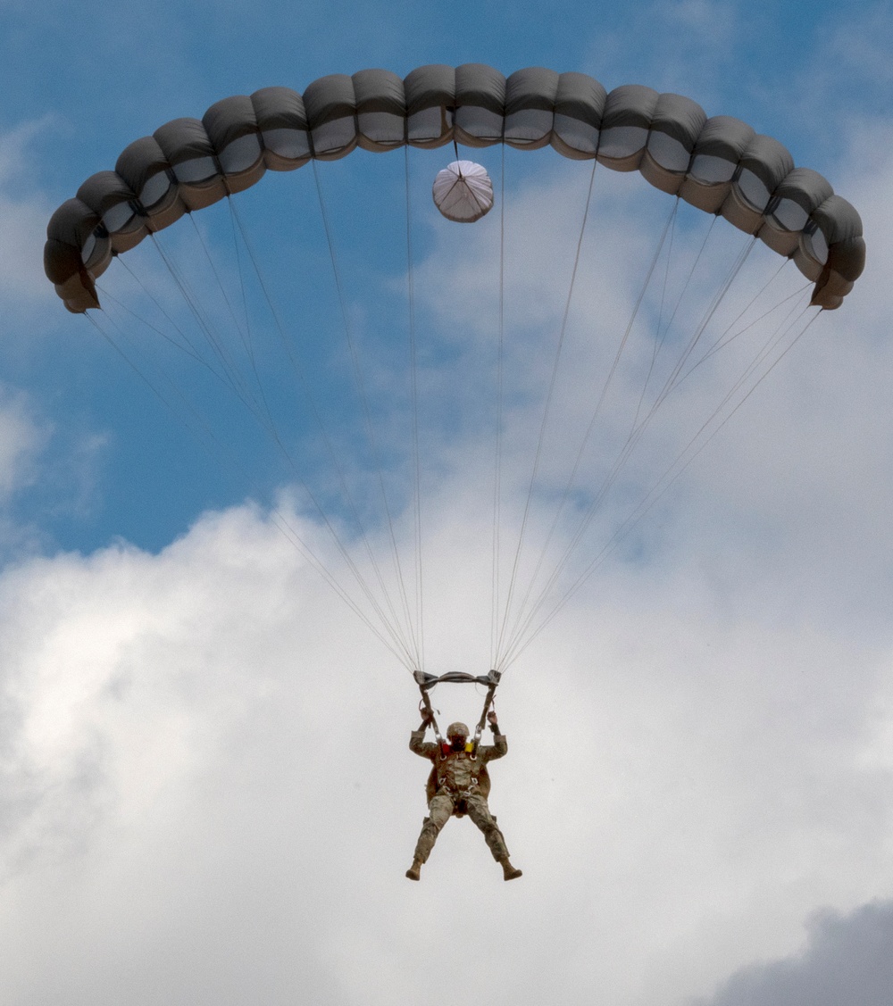 5th Quartermaster Theater Aerial Delivery Company conducts a CH-47 Chinook Airborne Operation