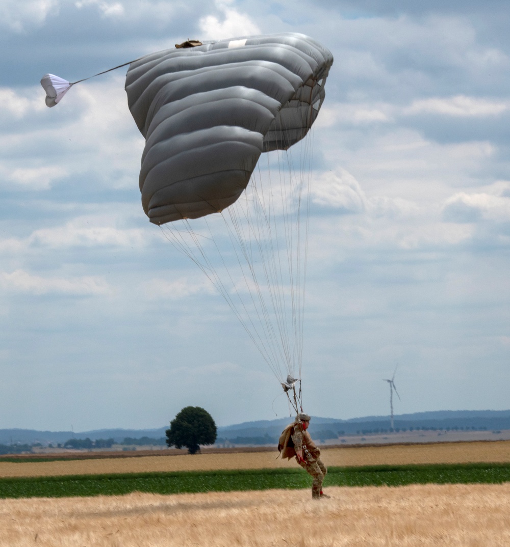 5th Quartermaster Theater Aerial Delivery Company conducts a CH-47 Chinook Airborne Operation