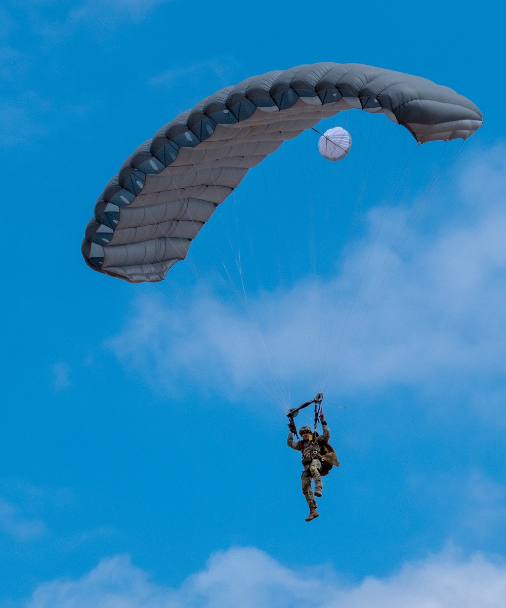 5th Quartermaster Theater Aerial Delivery Company conducts a CH-47 Chinook Airborne Operation