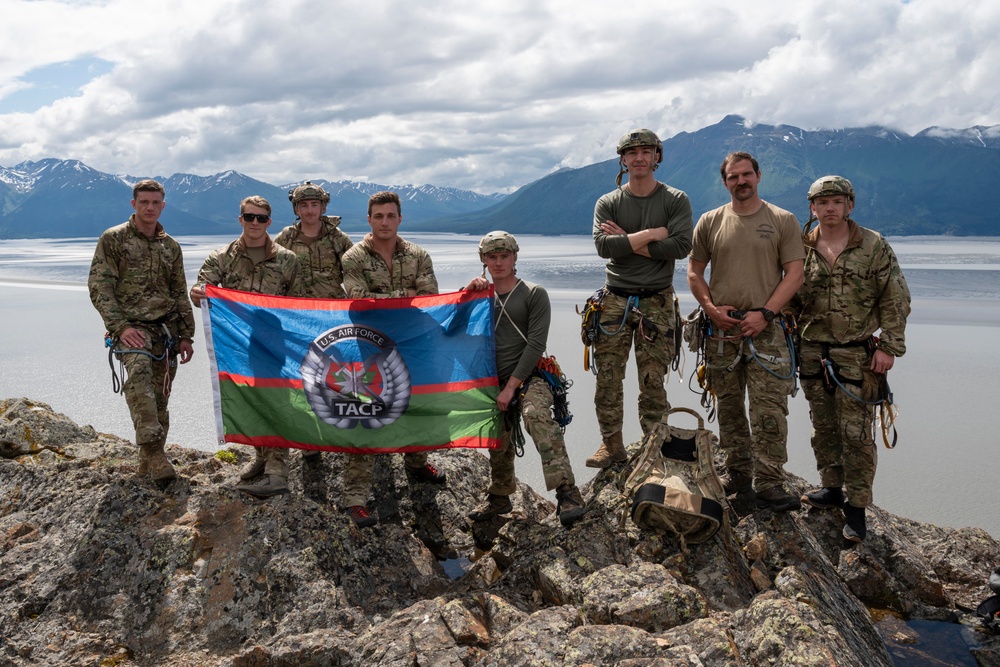 3rd ASOS special warfare Airmen test mountaineering skills in Alaska