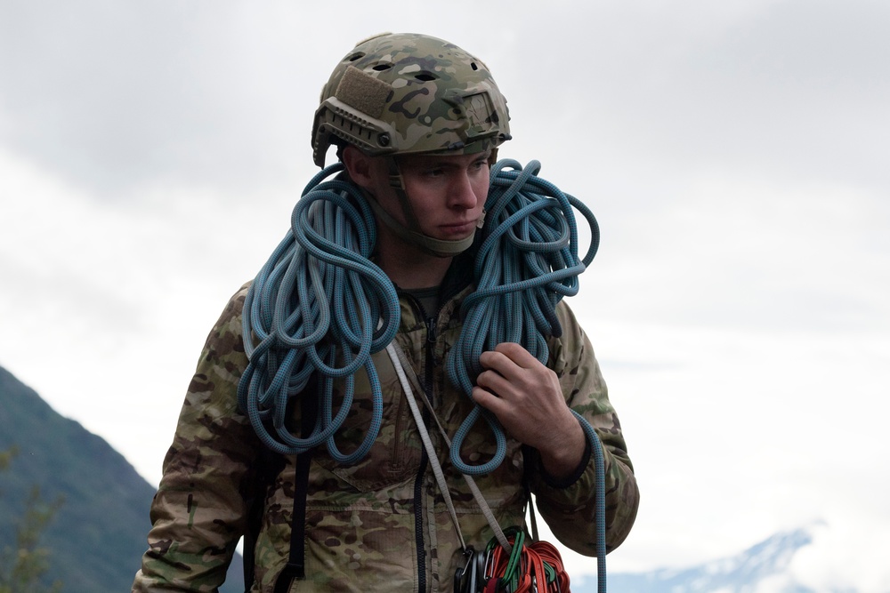 3rd ASOS special warfare Airmen test mountaineering skills in Alaska