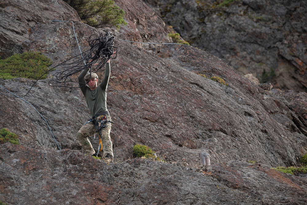 3rd ASOS special warfare Airmen test mountaineering skills in Alaska